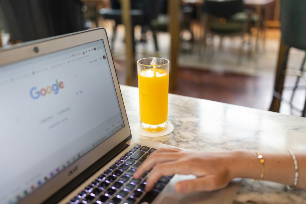 pexels-ling-app-387368942-14706188 google seo